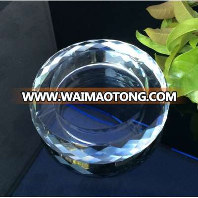 round shaped faceted crystal ashtray